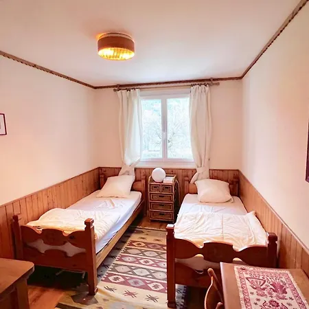 Spacious Family Nest With Balcony In Apartament *