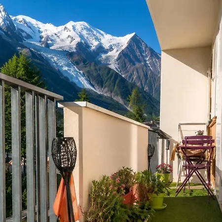 Spacious Family Nest With Balcony In * Chamonix