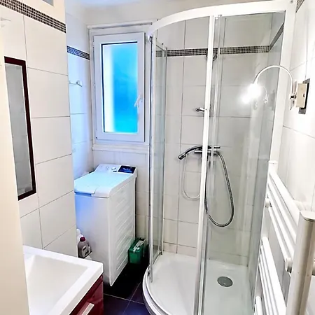 Apartament Spacious Family Nest With Balcony In