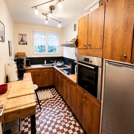 Spacious Family Nest With Balcony In Apartament Chamonix